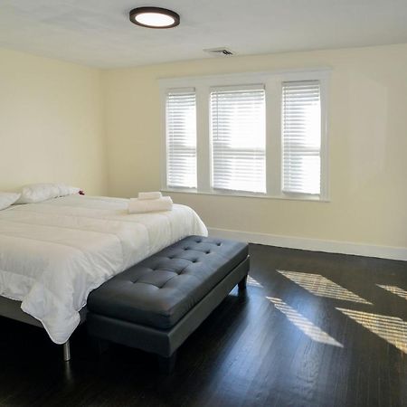 Modern Two Bedroom Condo - Boston Stoneham Buitenkant foto