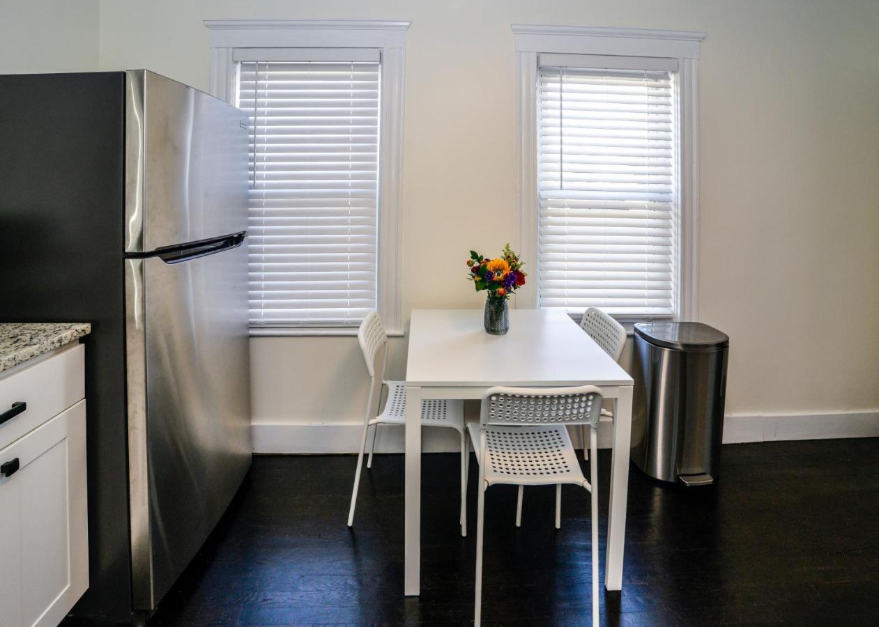 Modern Two Bedroom Condo - Boston Stoneham Buitenkant foto