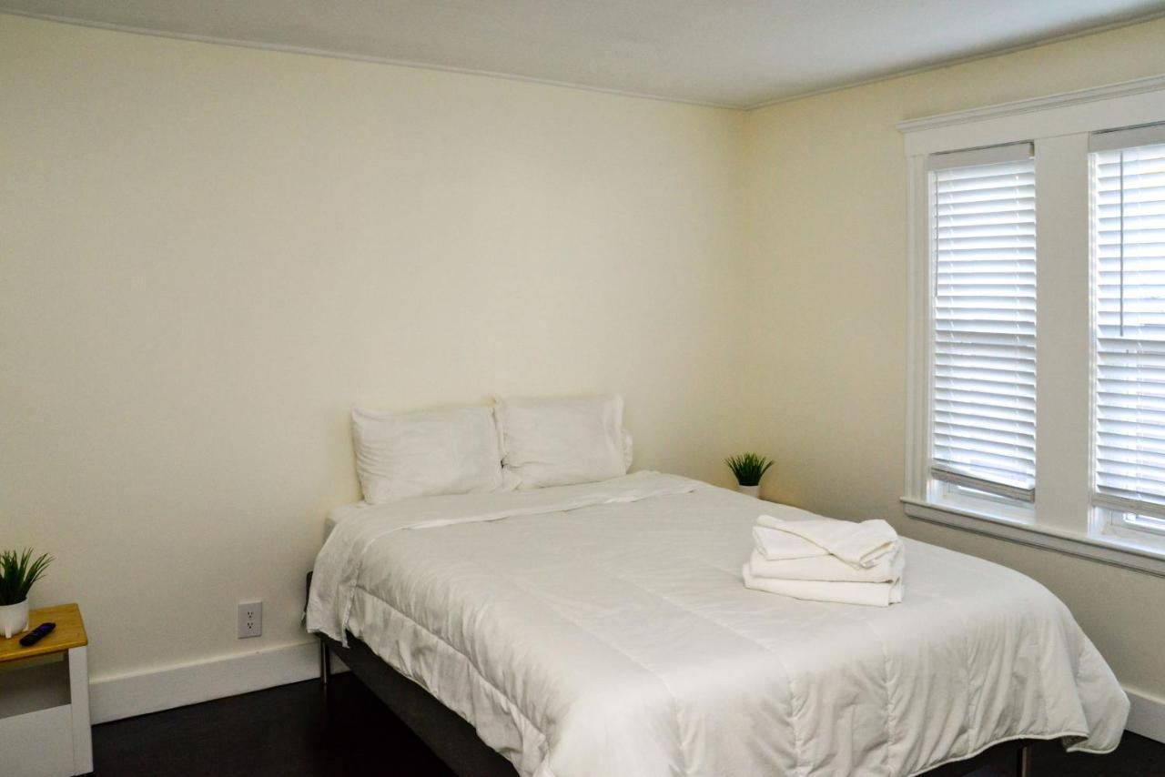 Modern Two Bedroom Condo - Boston Stoneham Buitenkant foto