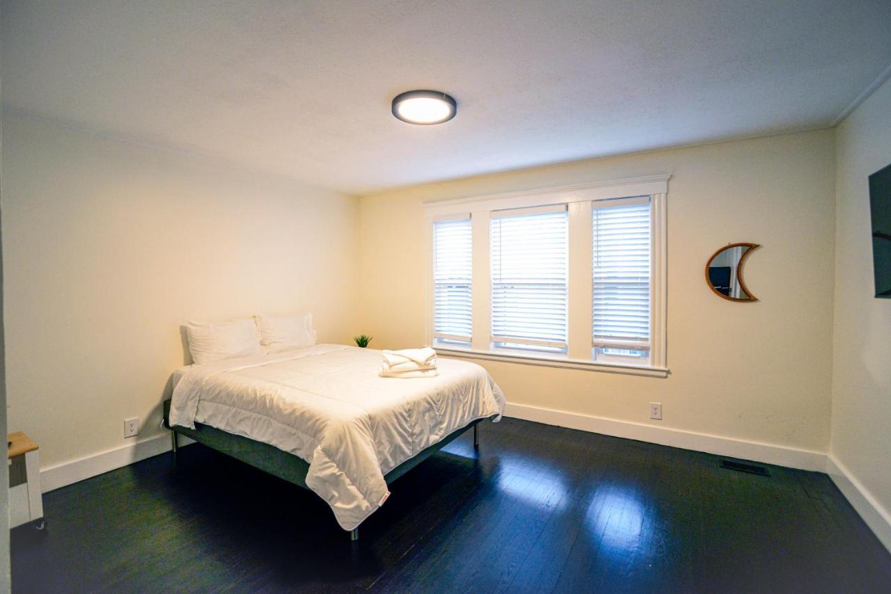 Modern Two Bedroom Condo - Boston Stoneham Buitenkant foto