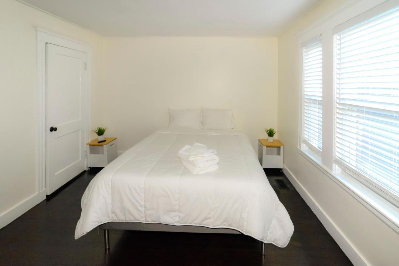 Modern Two Bedroom Condo - Boston Stoneham Buitenkant foto