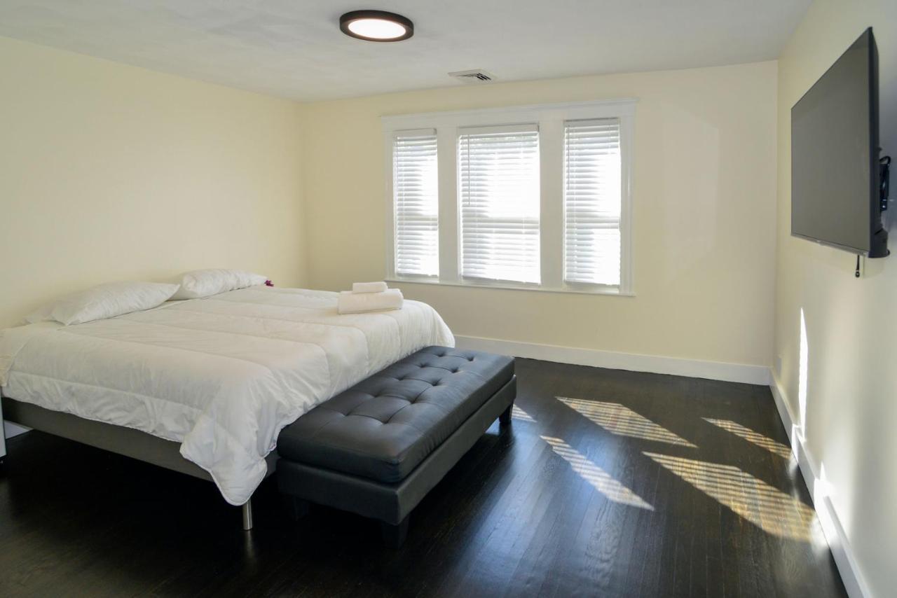 Modern Two Bedroom Condo - Boston Stoneham Buitenkant foto
