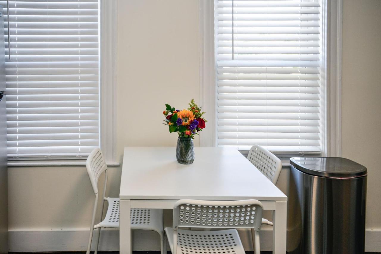 Modern Two Bedroom Condo - Boston Stoneham Buitenkant foto