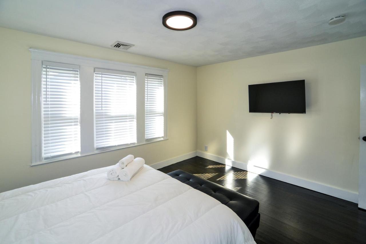 Modern Two Bedroom Condo - Boston Stoneham Buitenkant foto