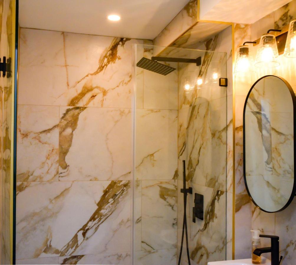 Modern Two Bedroom Condo - Boston Stoneham Buitenkant foto