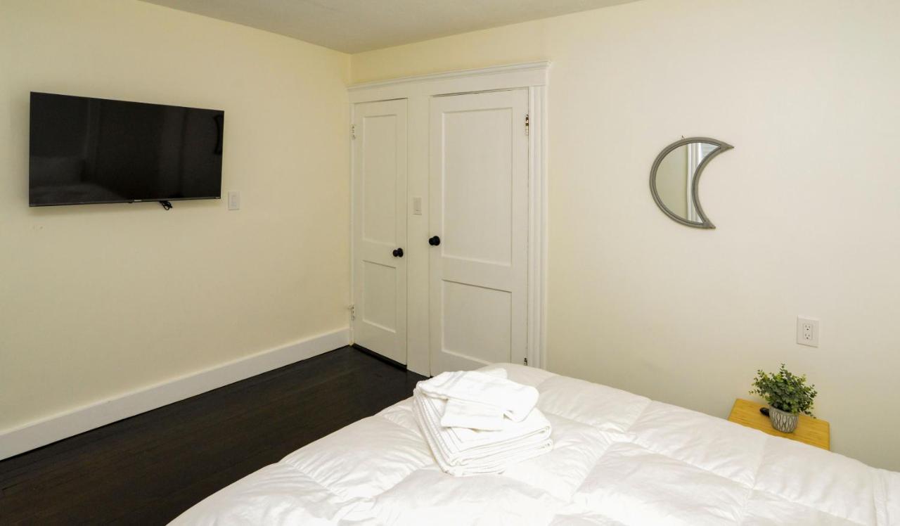 Modern Two Bedroom Condo - Boston Stoneham Buitenkant foto