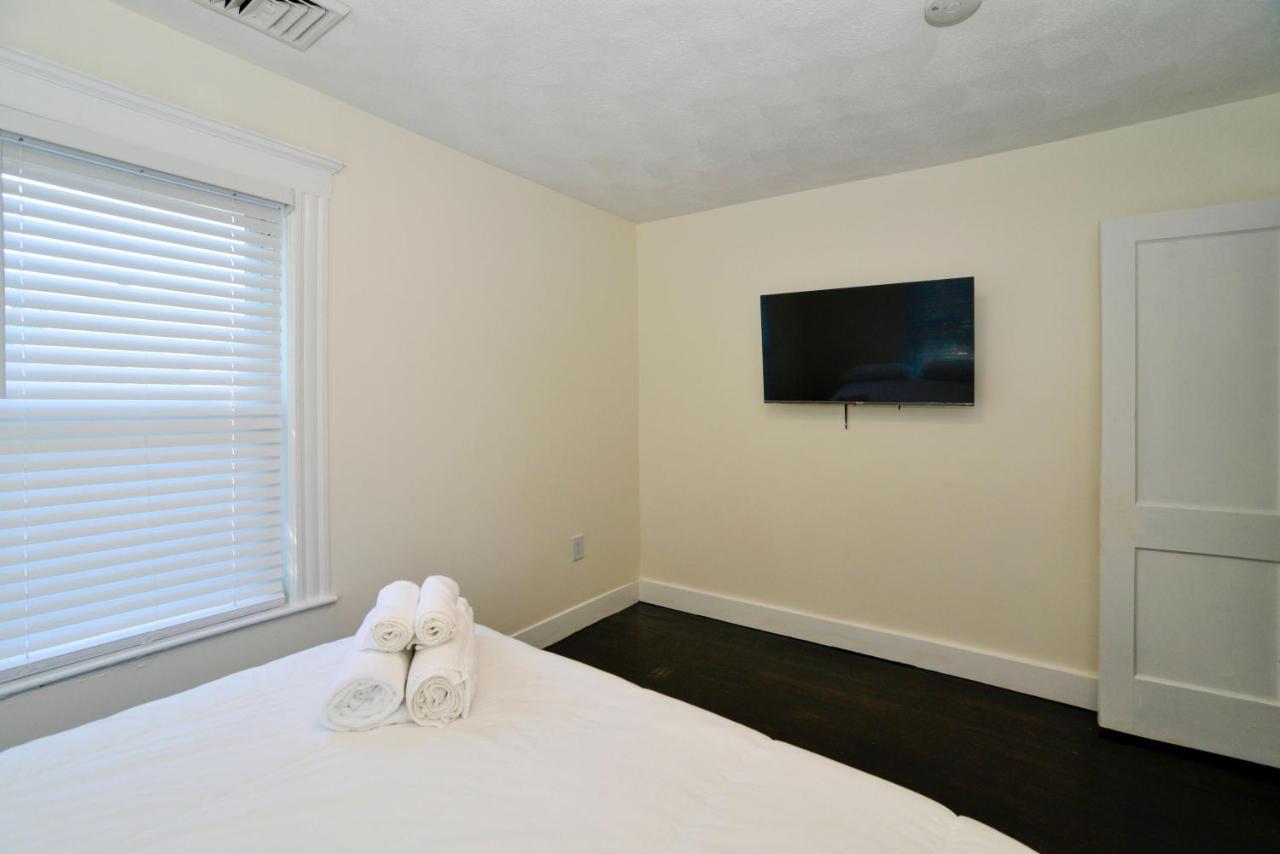 Modern Two Bedroom Condo - Boston Stoneham Buitenkant foto