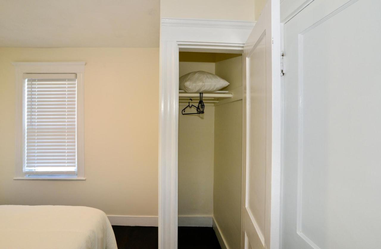 Modern Two Bedroom Condo - Boston Stoneham Buitenkant foto