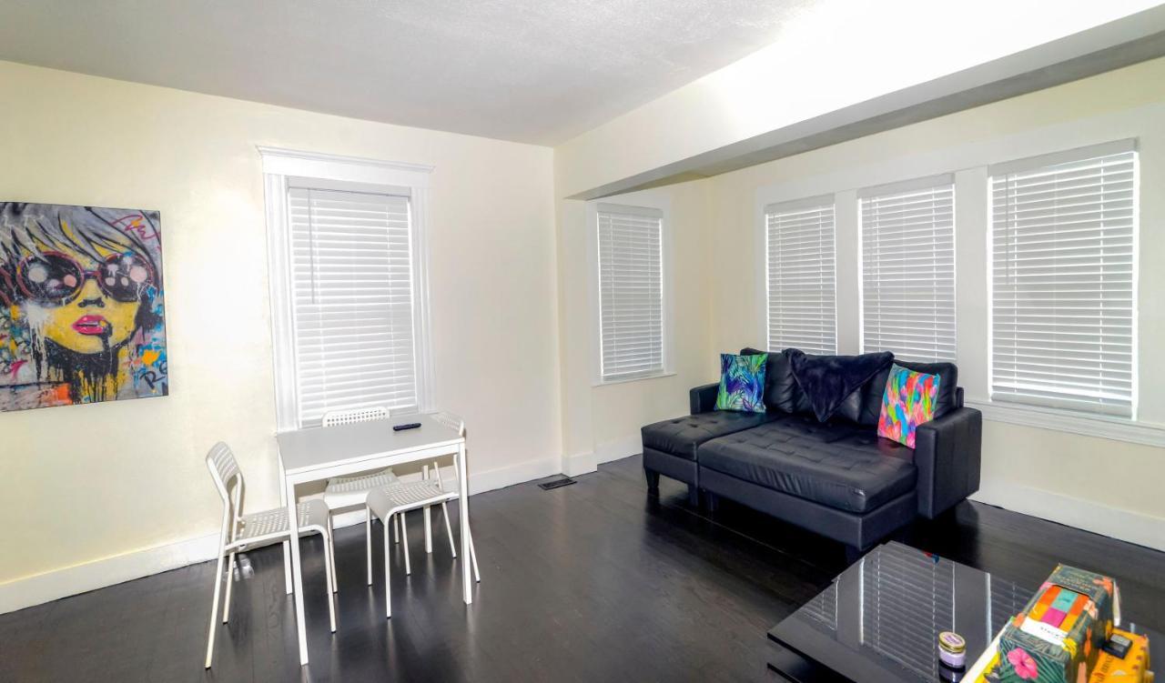 Modern Two Bedroom Condo - Boston Stoneham Buitenkant foto