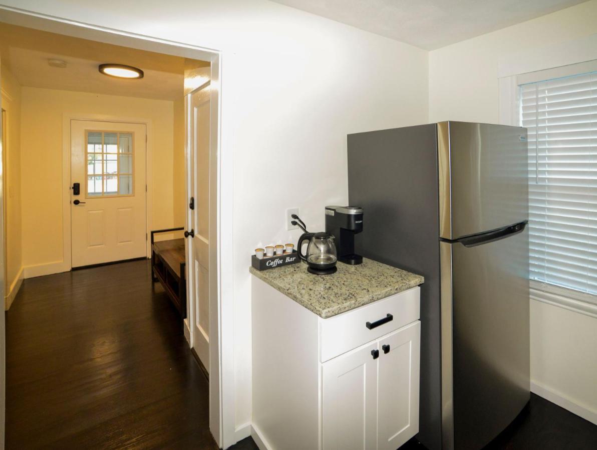 Modern Two Bedroom Condo - Boston Stoneham Buitenkant foto