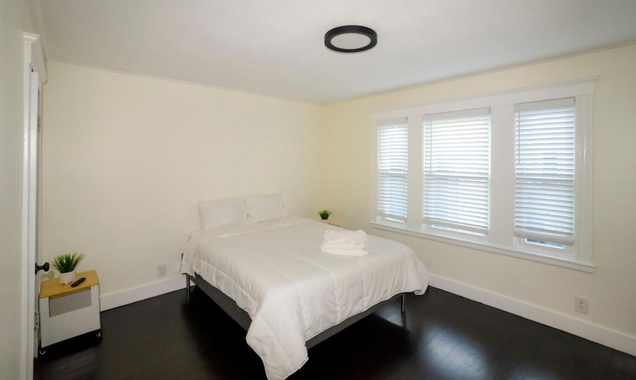Modern Two Bedroom Condo - Boston Stoneham Buitenkant foto