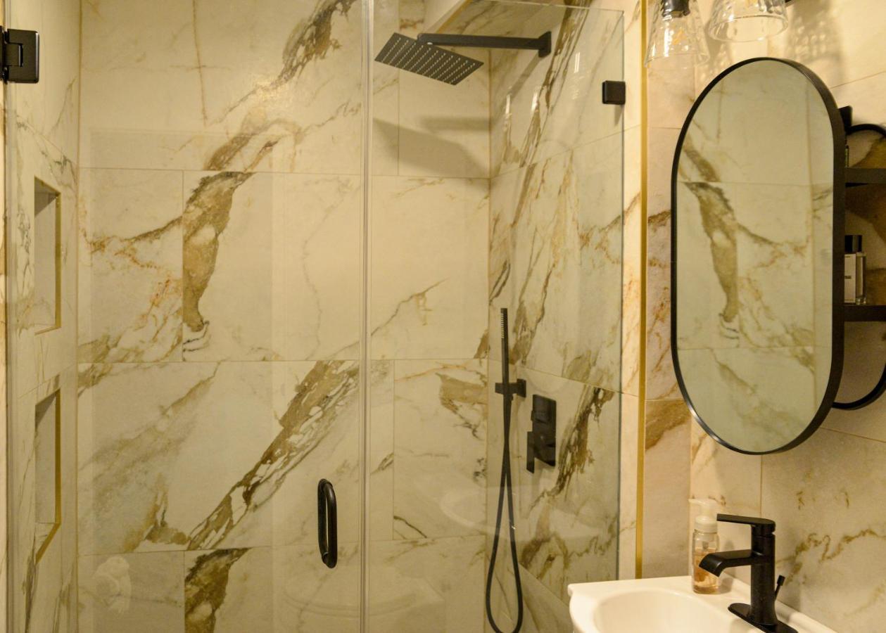 Modern Two Bedroom Condo - Boston Stoneham Buitenkant foto