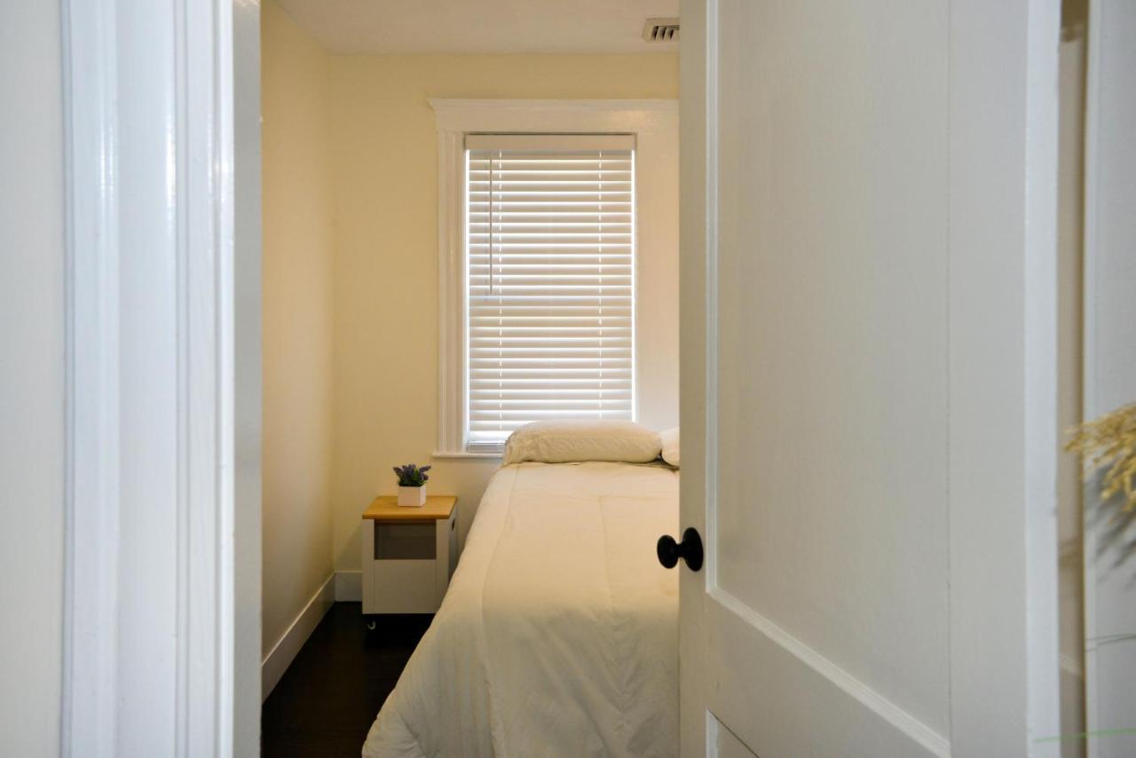 Modern Two Bedroom Condo - Boston Stoneham Buitenkant foto