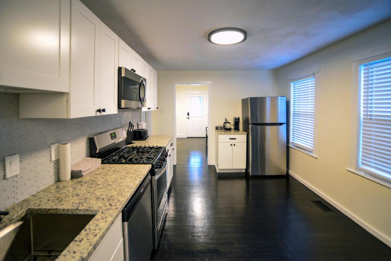 Modern Two Bedroom Condo - Boston Stoneham Buitenkant foto