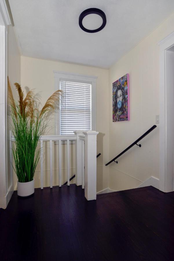 Modern Two Bedroom Condo - Boston Stoneham Buitenkant foto