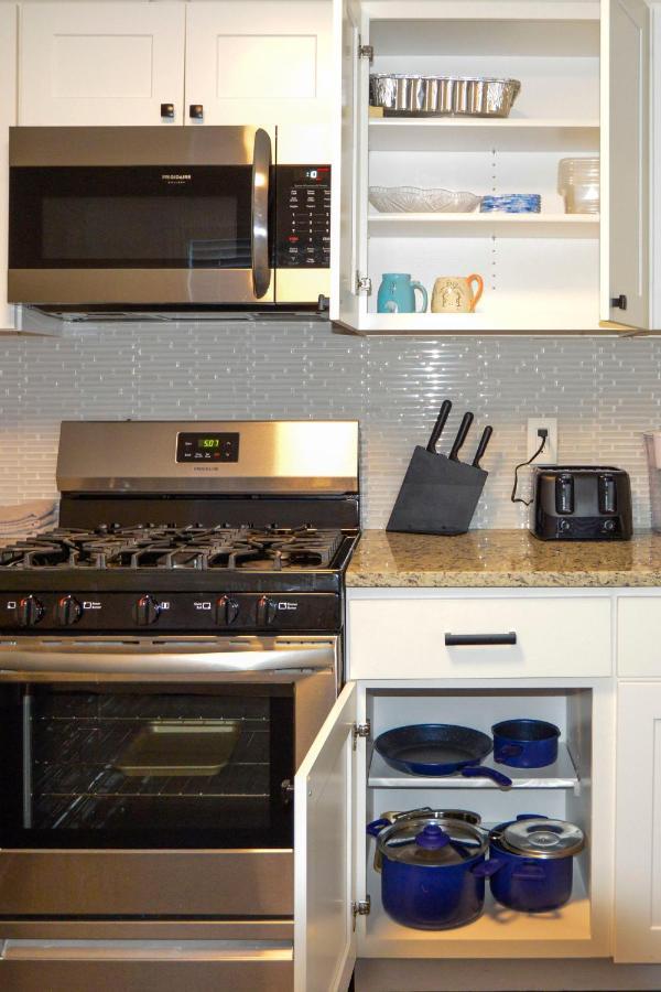 Modern Two Bedroom Condo - Boston Stoneham Buitenkant foto